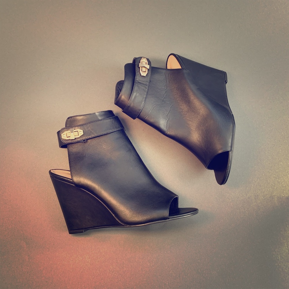 Black wedges with bucket